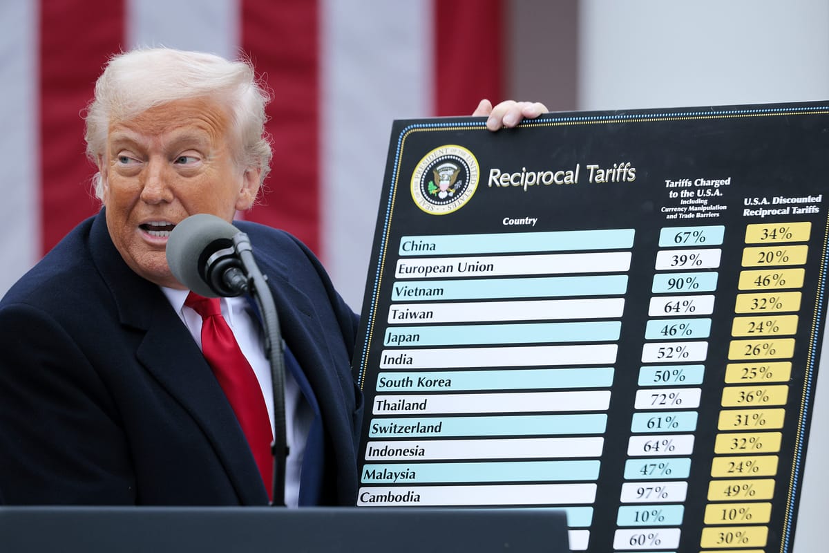 Thuế Quan Của Trump Có Thể Khiến Giá Máy Đào Bitcoin Rẻ Hơn Ngoài Mỹ